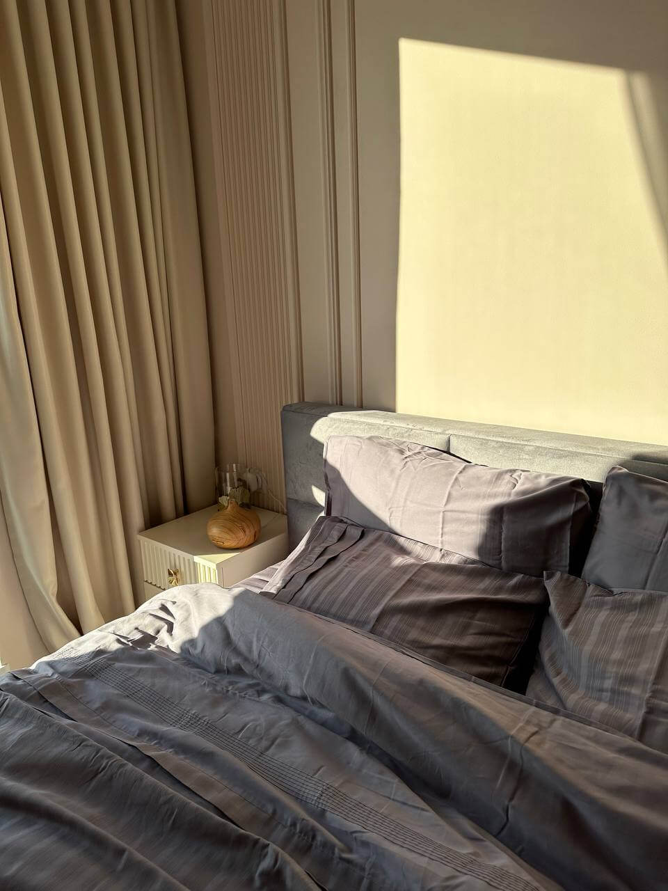 Komplet pościeli 200x220, 100% bawełna, adamaszek model New Trend QUICKSILVER, pościel bawełniana Miya Home, beżowa sypialnia, szara pościel, pościel bawełniana